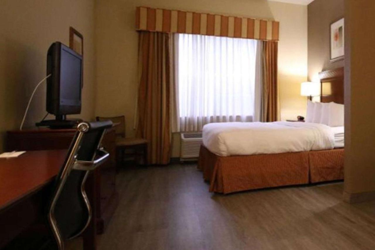 Seffner Inn And Suites Экстерьер фото