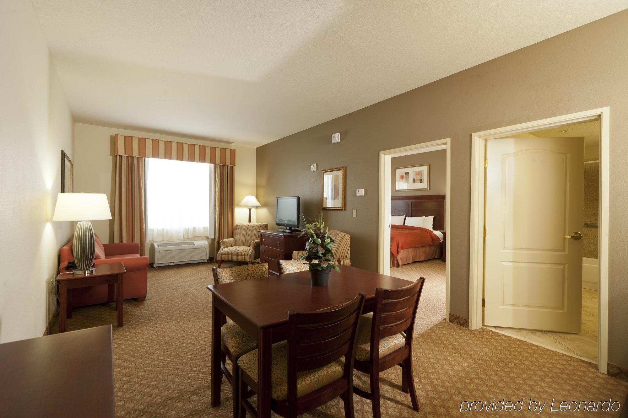 Seffner Inn And Suites Экстерьер фото