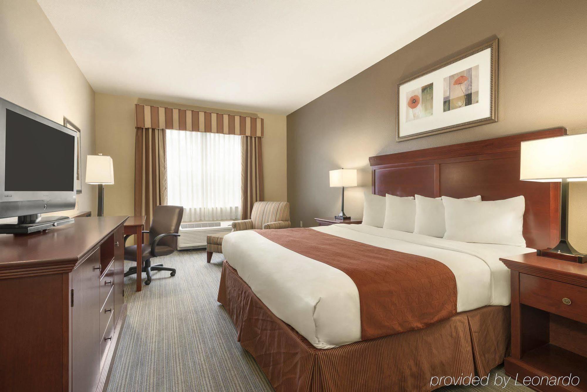 Seffner Inn And Suites Экстерьер фото