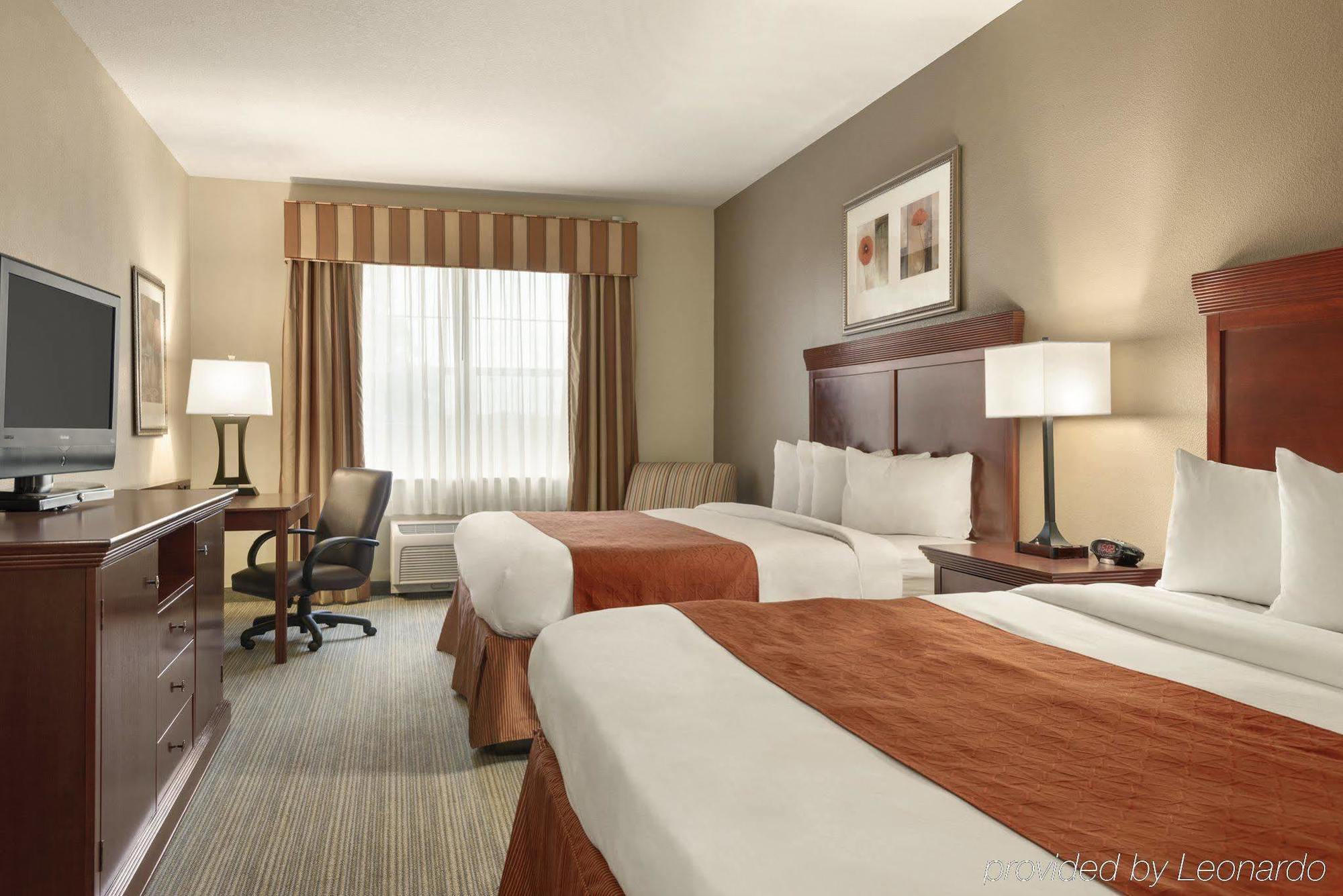 Seffner Inn And Suites Экстерьер фото