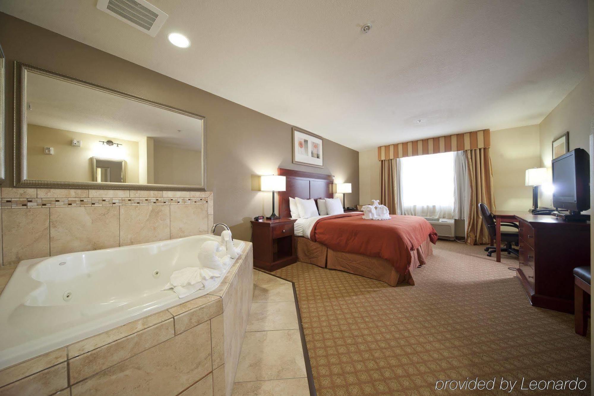 Seffner Inn And Suites Номер фото