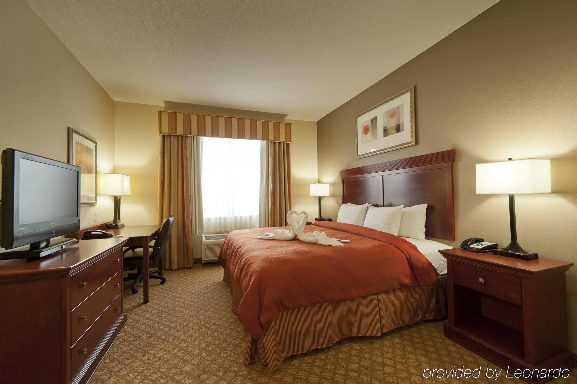 Seffner Inn And Suites Экстерьер фото